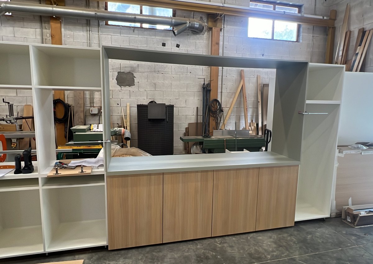 Fabrication d'un meuble en atelier